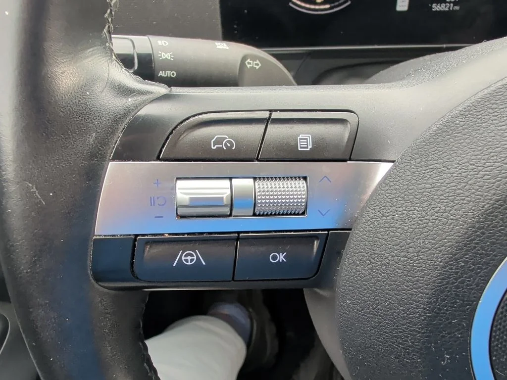 Used 2025 Gray Hyundai SEL image 15