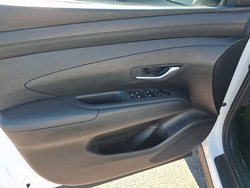 Used 2025 White Pearl Hyundai SEL Convenience image 13