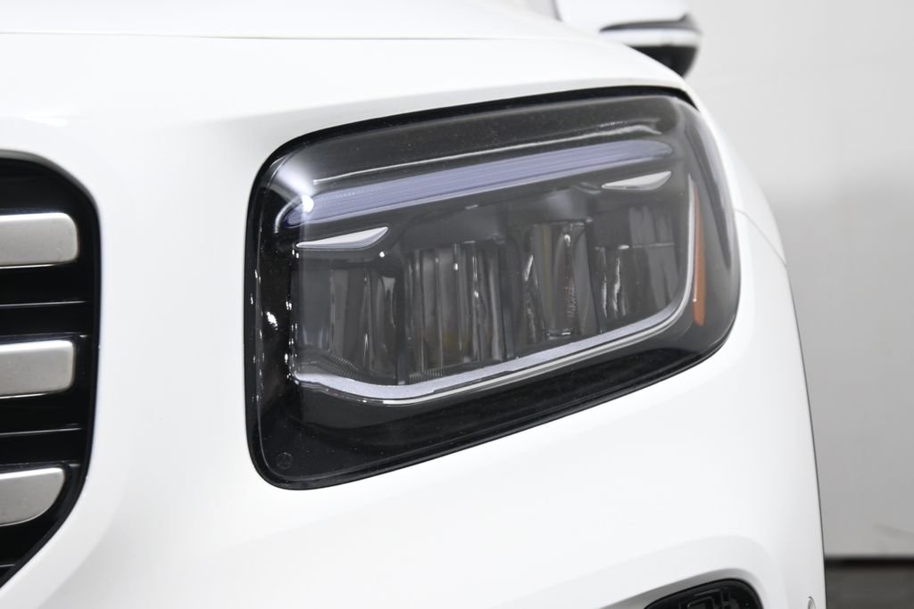 New 2026 Polar White Mercedes-Benz GLB 250 image 11