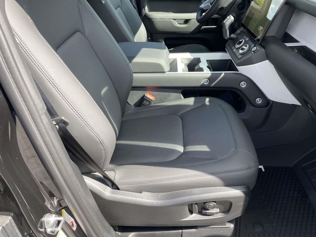 New 2026 Santorini Black Land Rover X-Dynamic SE image 19