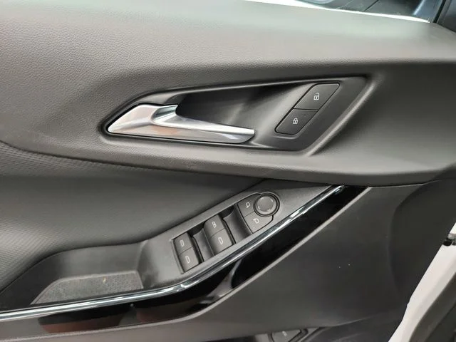 New 2027 White Chevrolet LT image 21