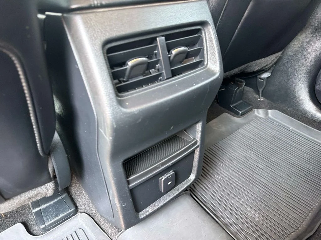 Used 2020 Black Ford SEL image 17