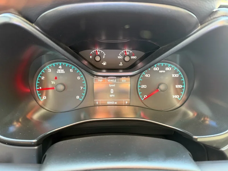 Used 2022 Summit White GMC Elevation image 9