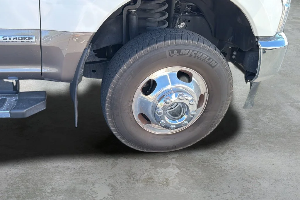 Used 2022 White Ford XL image 4