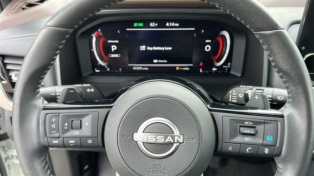 Used 2023 White Nissan Platinum image 12