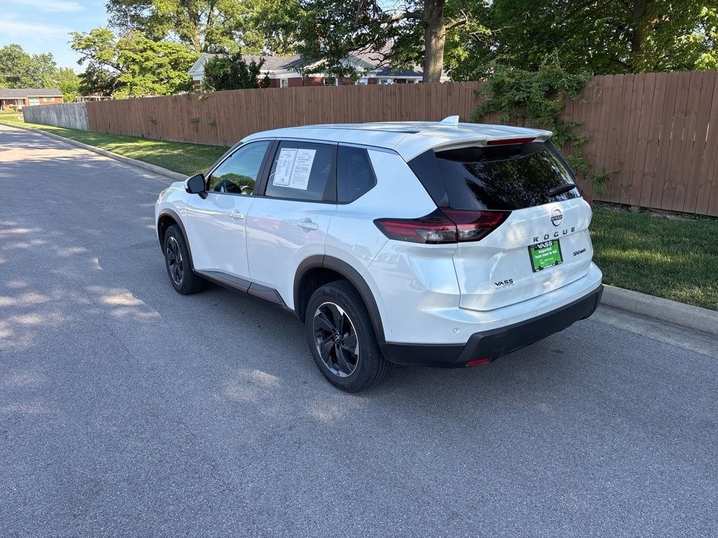Used 2024 White Nissan SV image 3