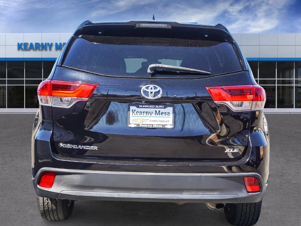 Used 2019 Black Toyota XLE image 5