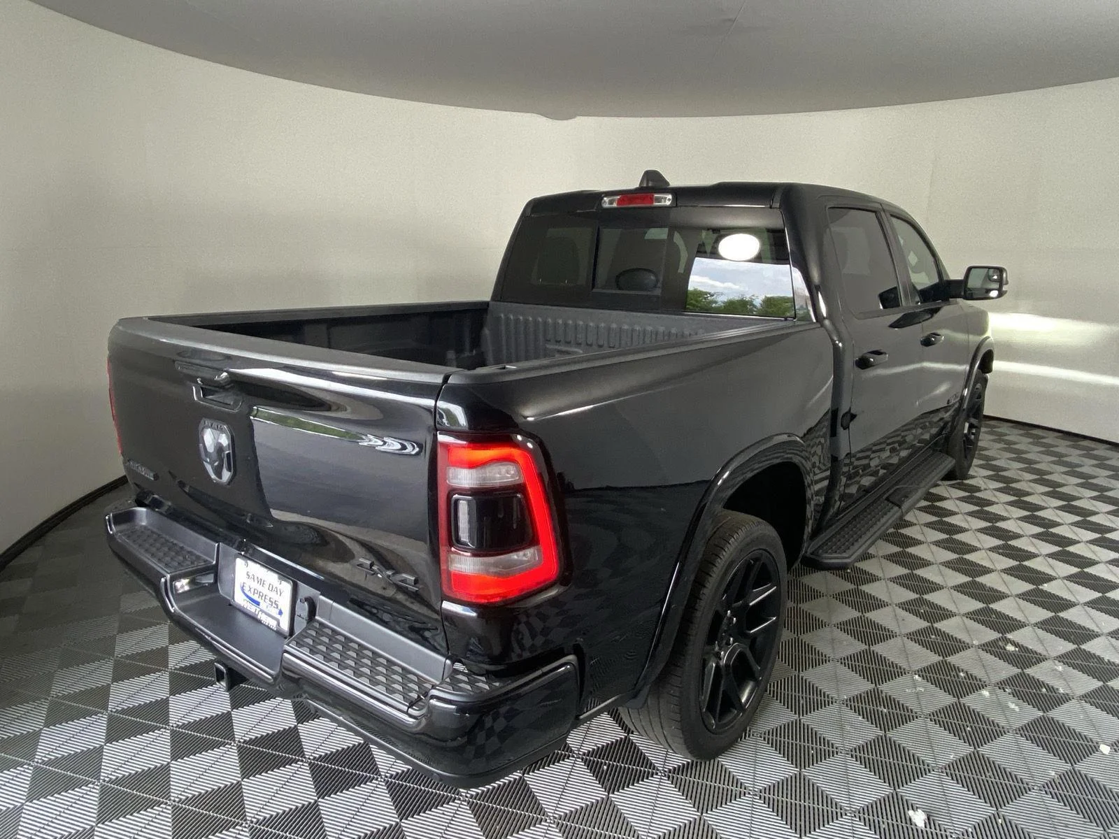 Used 2021 Diamond Black Crystal Pearlcoat Ram Laramie image 5