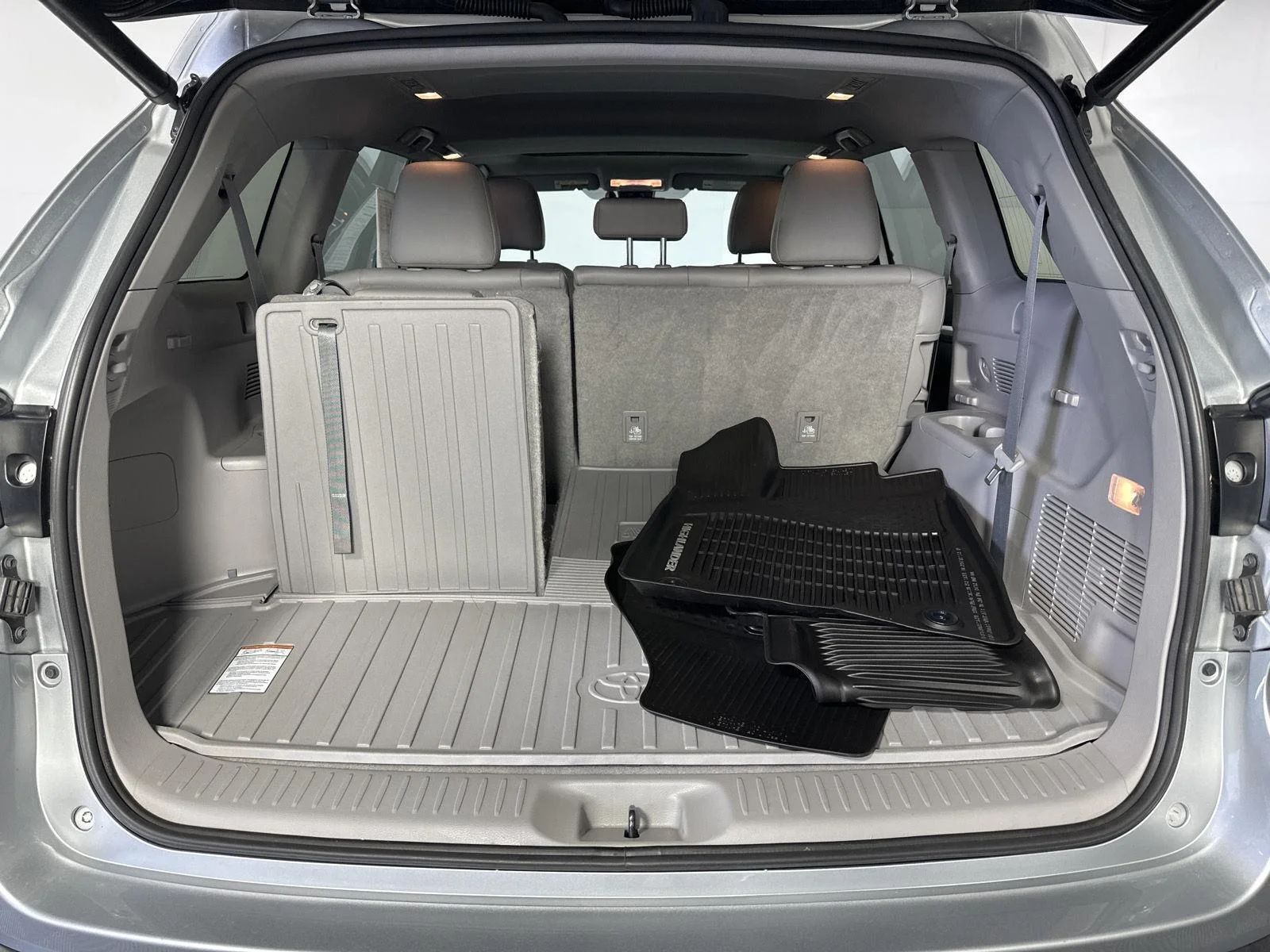 Used 2019 Celestial Silver Metallic Toyota XLE image 26