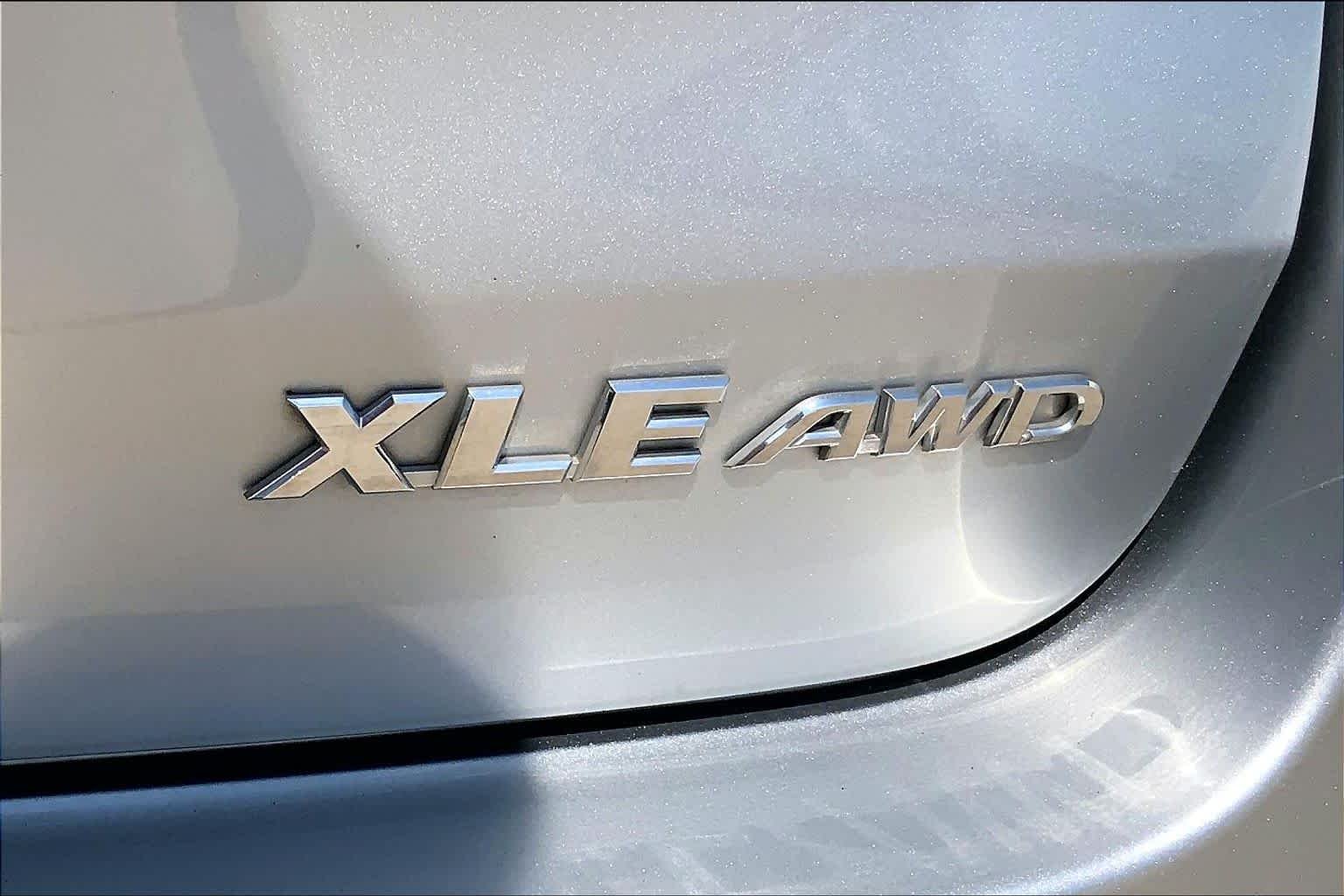 Used 2019 Celestial Silver Metallic Toyota XLE image 10