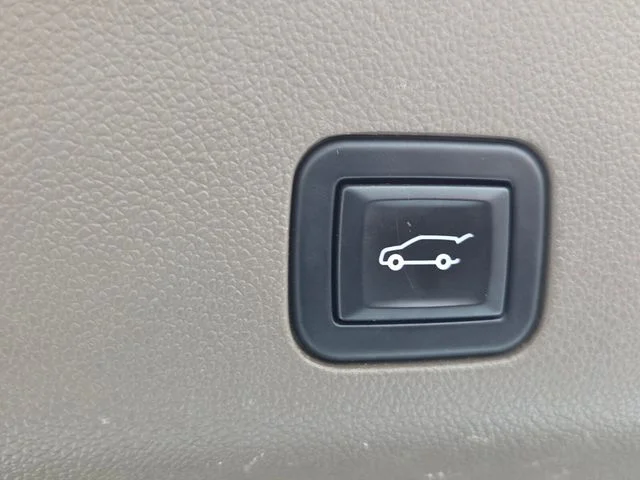 Used 2021 White GMC Denali image 13