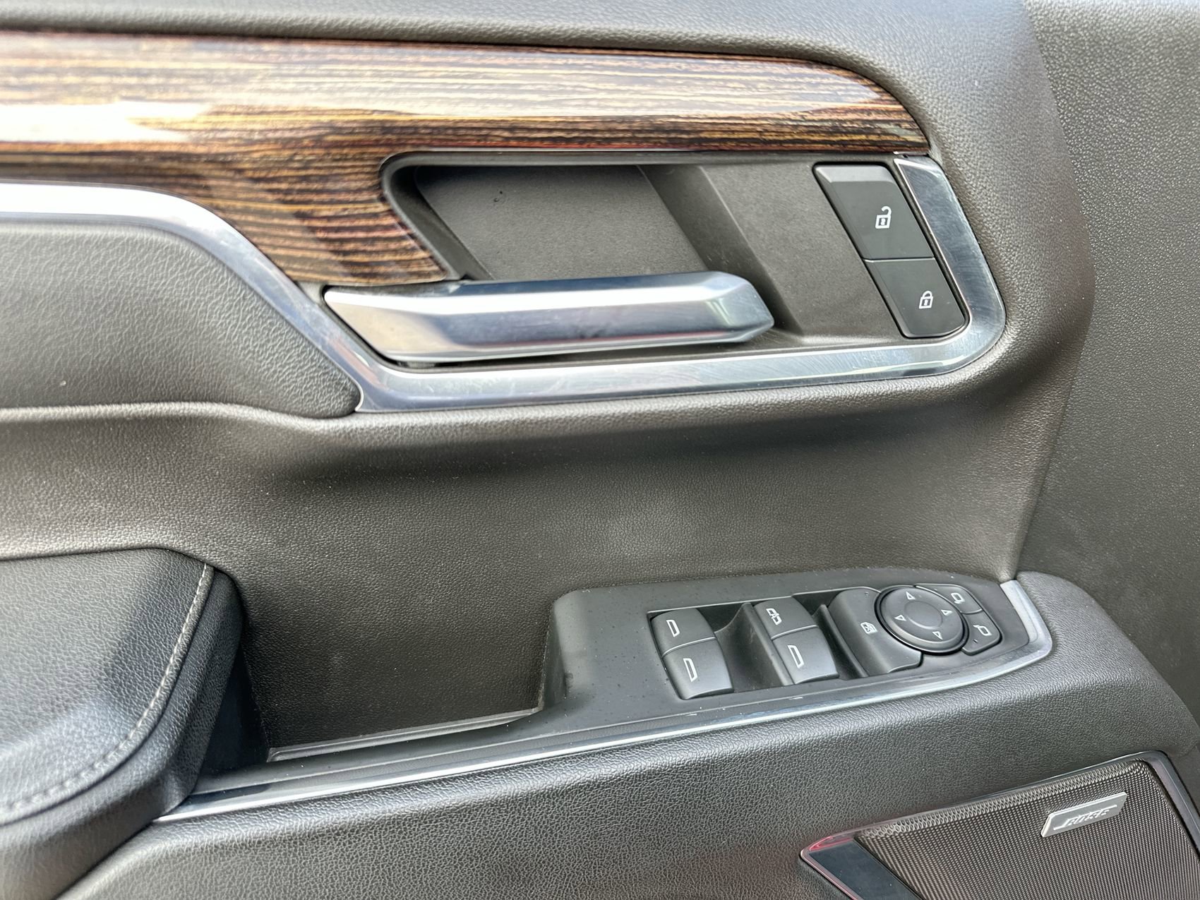 Used 2023 Volcanic Red Tintcoat GMC Elevation image 13