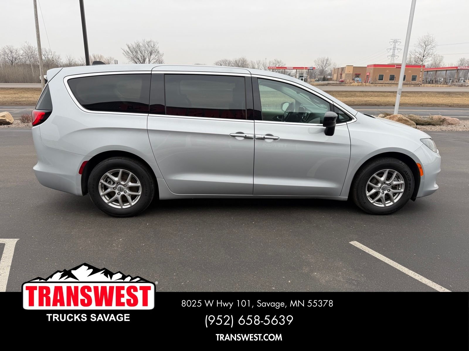 Used 2024 Silver Chrysler LX image 6