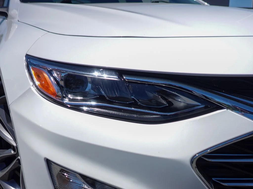 Used 2024 Summit White Chevrolet LT image 3