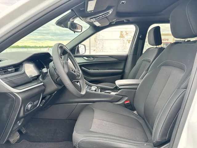 Used 2024 White Jeep Laredo X image 11