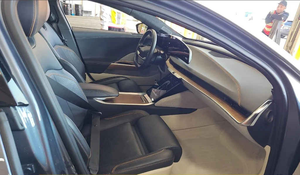 Used 2025  Lucid Touring image 2