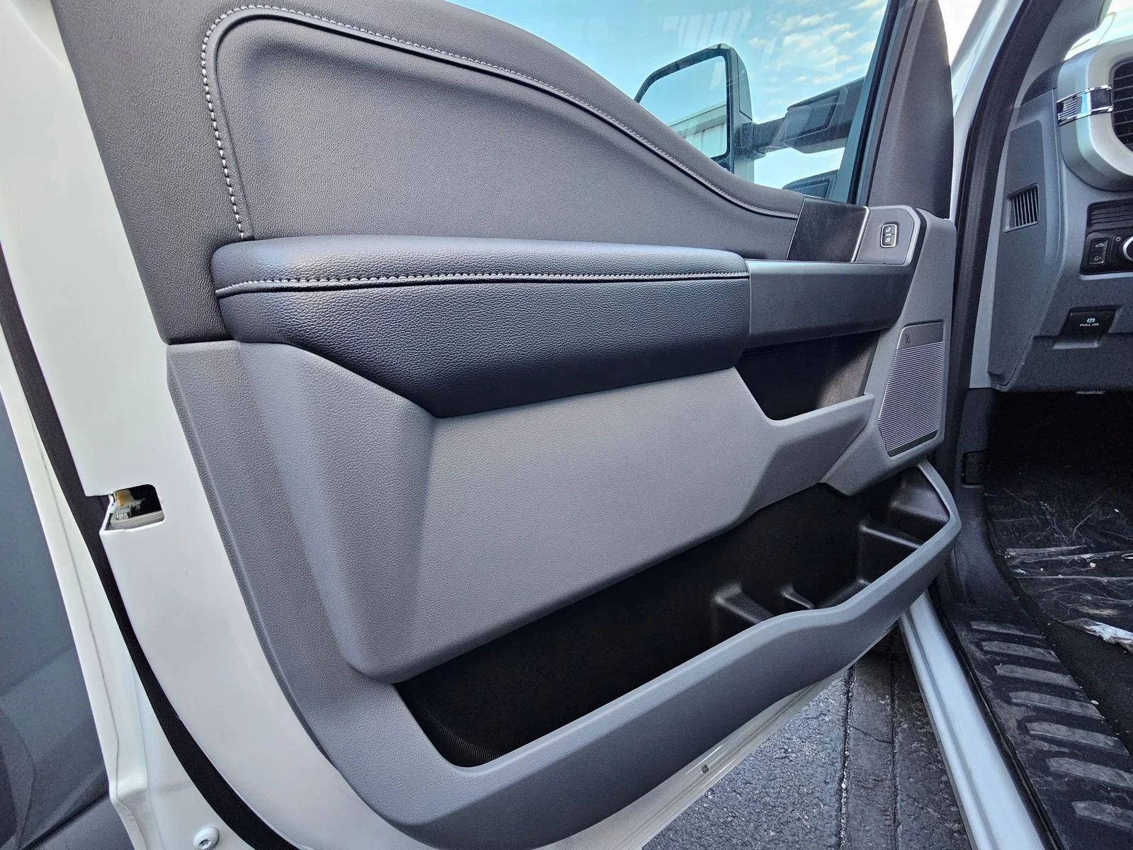 New 2026 Oxford White Ford F-350® XLT image 12