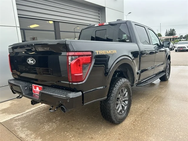 New 2026 Agate Black Metallic FORD Tremor® image 4