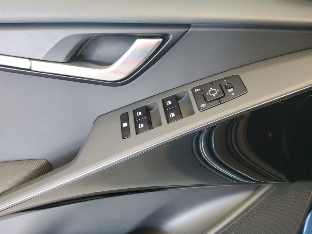 Certified Used 2025 Blue Kia Wind image 12