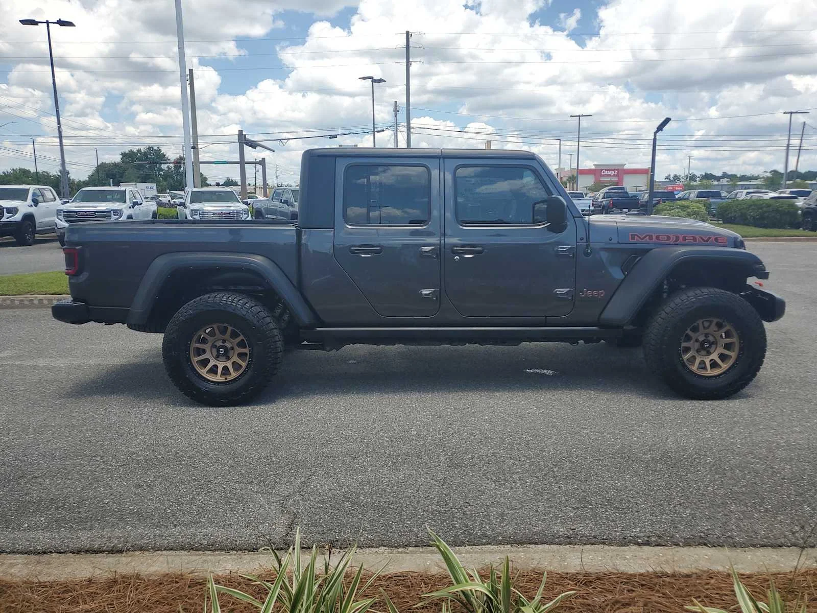 Used 2023 Granite Crystal Metallic Jeep Mojave image 7