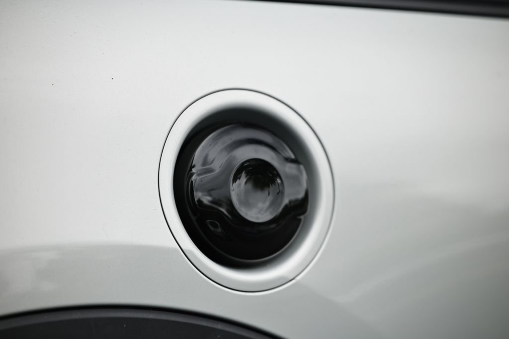 Used 2021 White Silver Metallic MINI Signature image 8