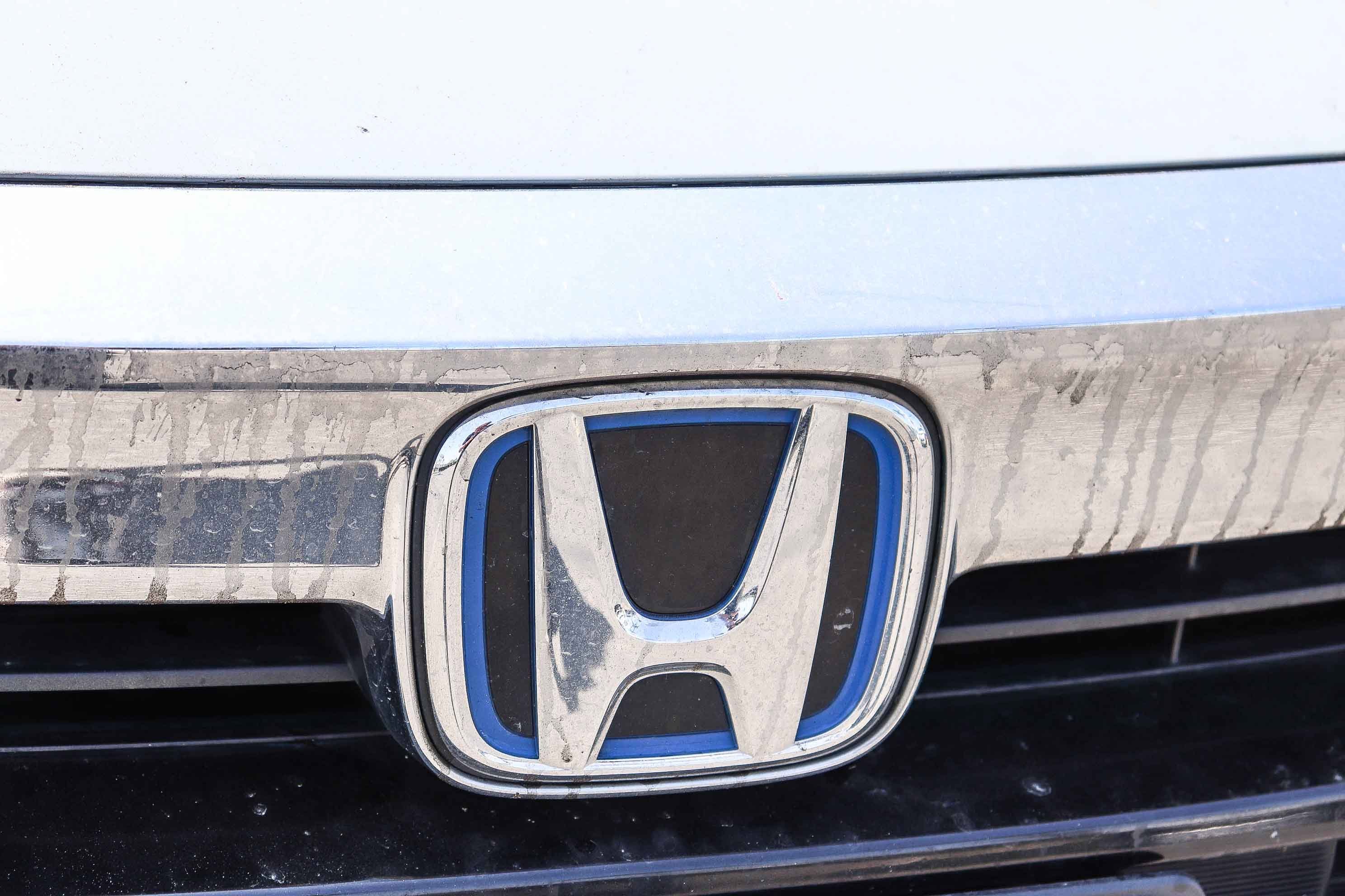 Certified Used 2021 Sonic Gray Pearl Honda Touring image 4