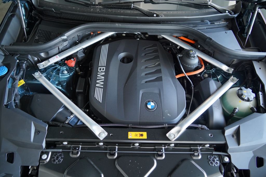 New 2026 Blue Ridge Mountain Metallic BMW xDrive50e image 21