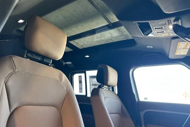 New 2026 Fuji White Land Rover X-Dynamic SE image 15