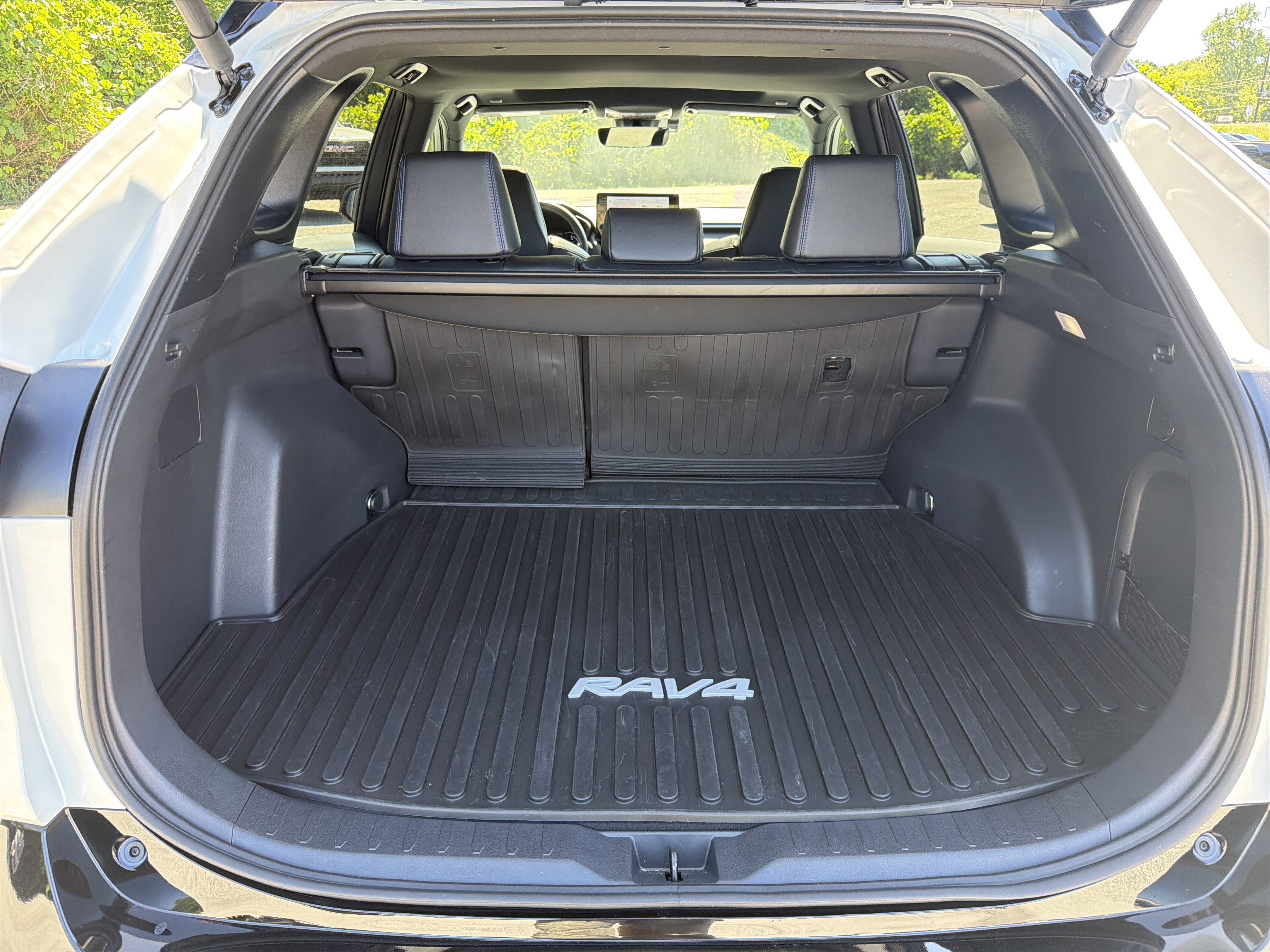 2024 Toyota RAV4 XSE - Photo 18
