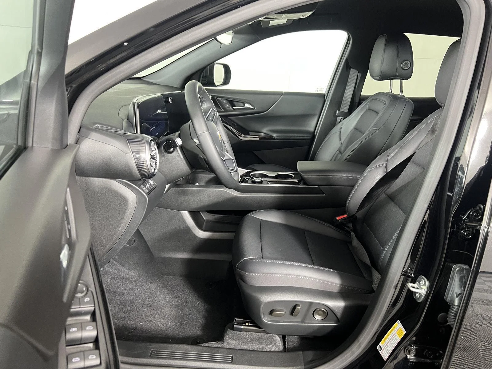 Used 2027 Mosaic Black Metallic Chevrolet AWD LT image 39
