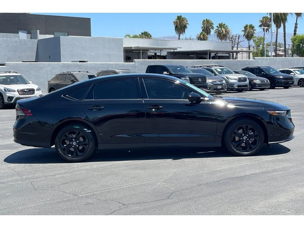Certified Used 2025 Crystal Black Pearl Honda SE image 7