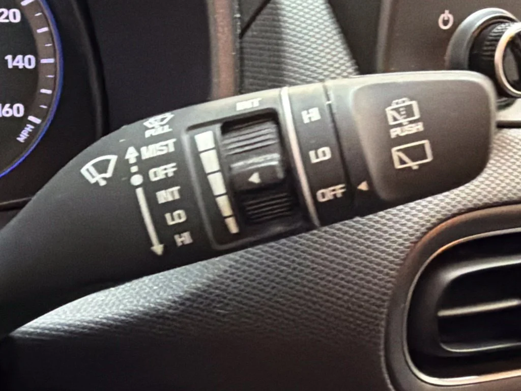 Used 2023 Lunar White Hyundai SEL image 32