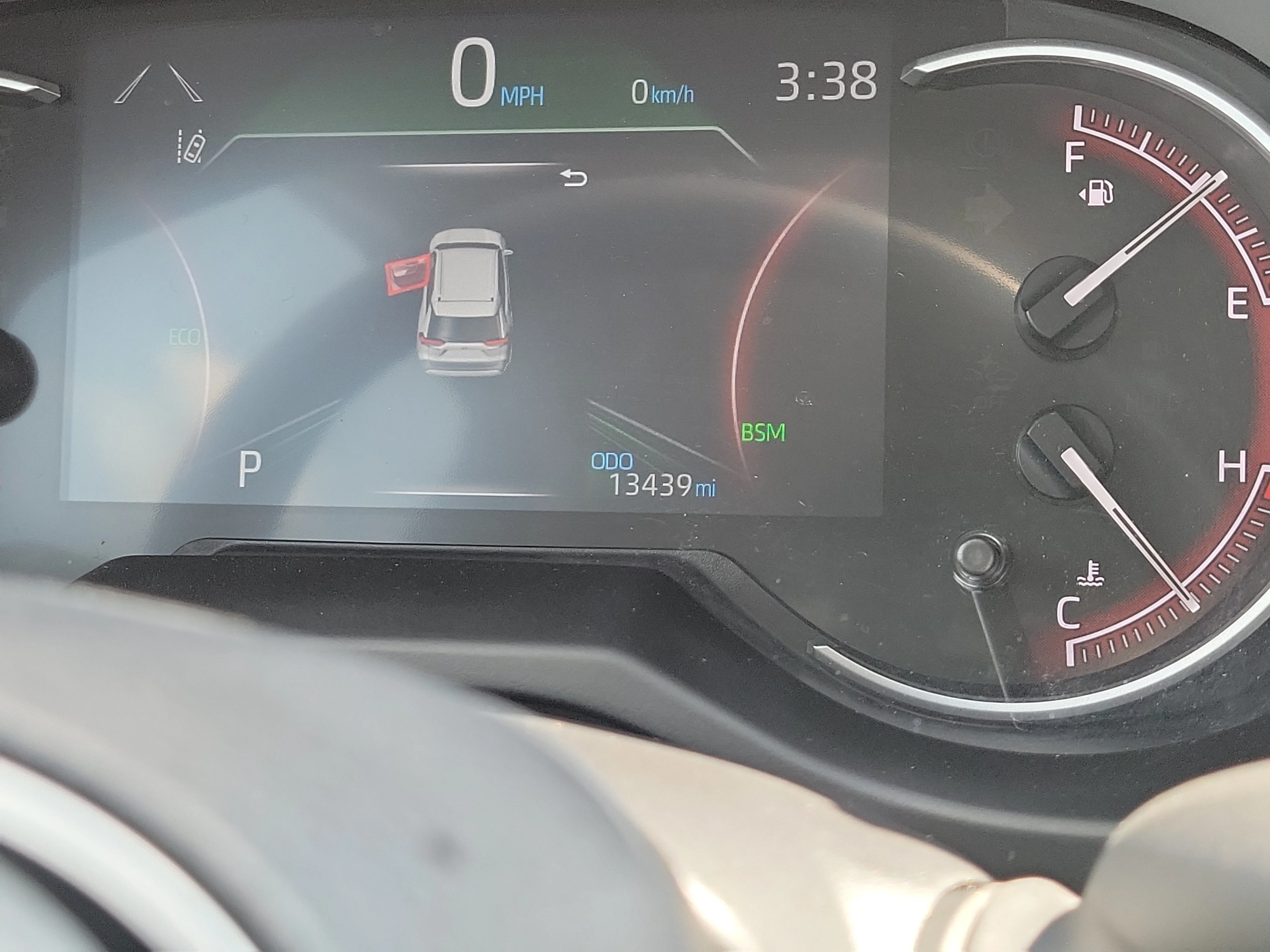 Used 2025 Pearl Toyota XLE Premium image 24