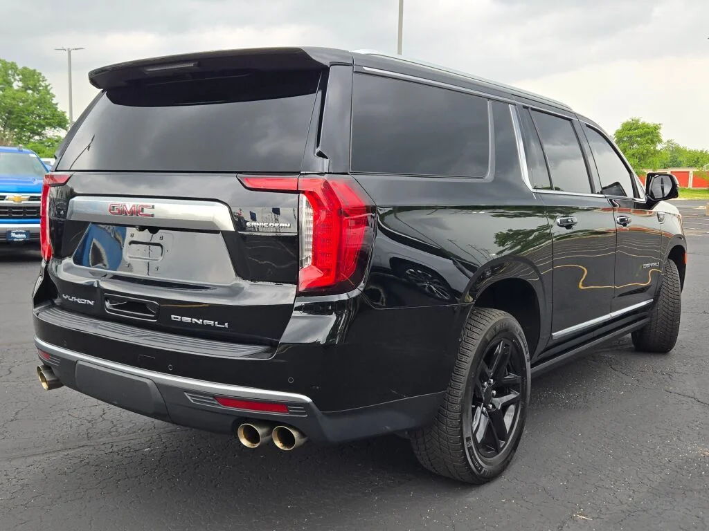 Used 2022  GMC Denali image 13