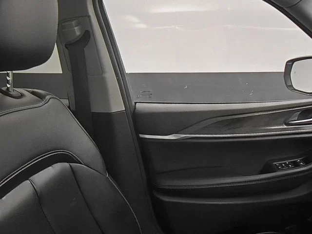 Used 2021 Silver Jeep Limited image 34