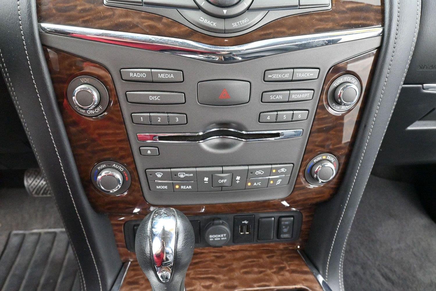 Used 2019 Pearl White Tricoat Nissan SL image 28