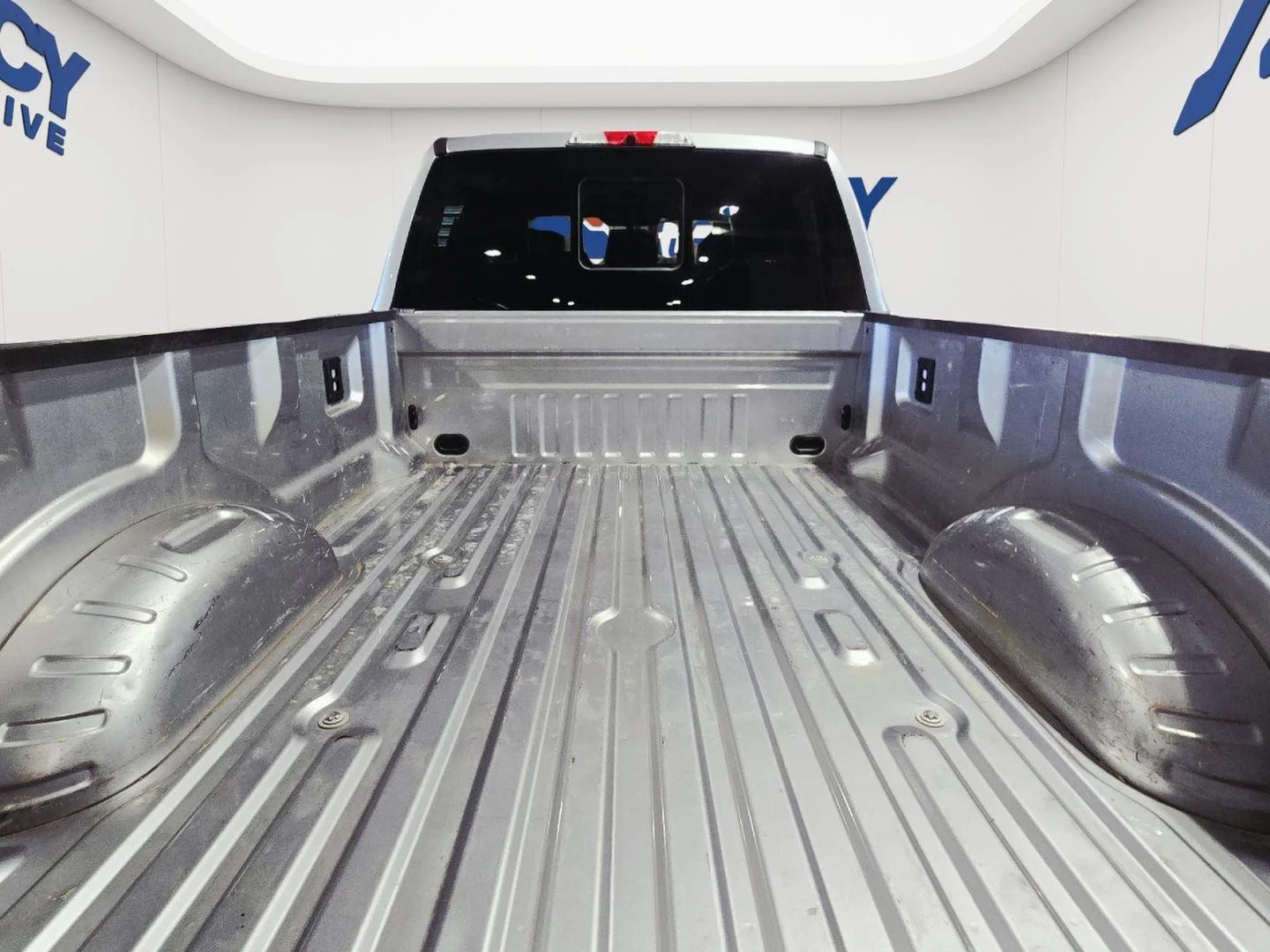 Used 2024 Iconic Silver Ford LARIAT image 19