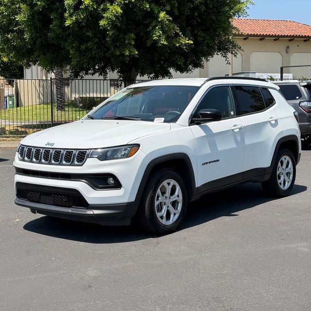 Used 2024 White Jeep Latitude image 3
