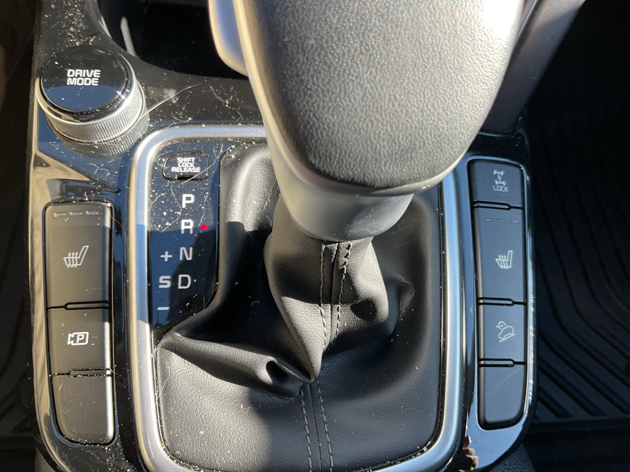 Used 2025 Clear White/Black Roof Kia S image 25