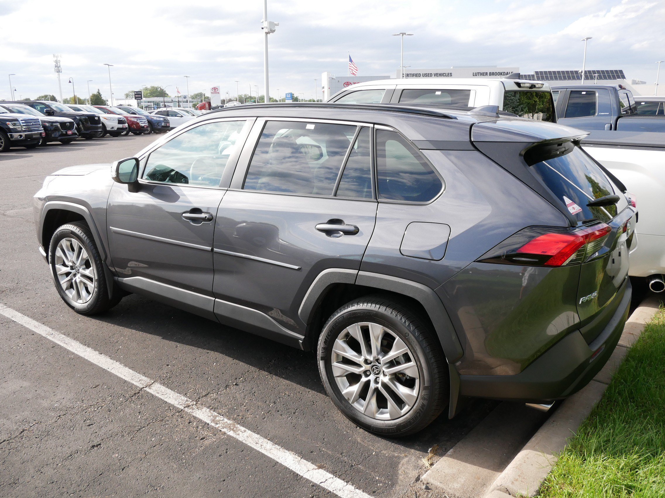 Certified Used 2024  Toyota XLE Premium image 4