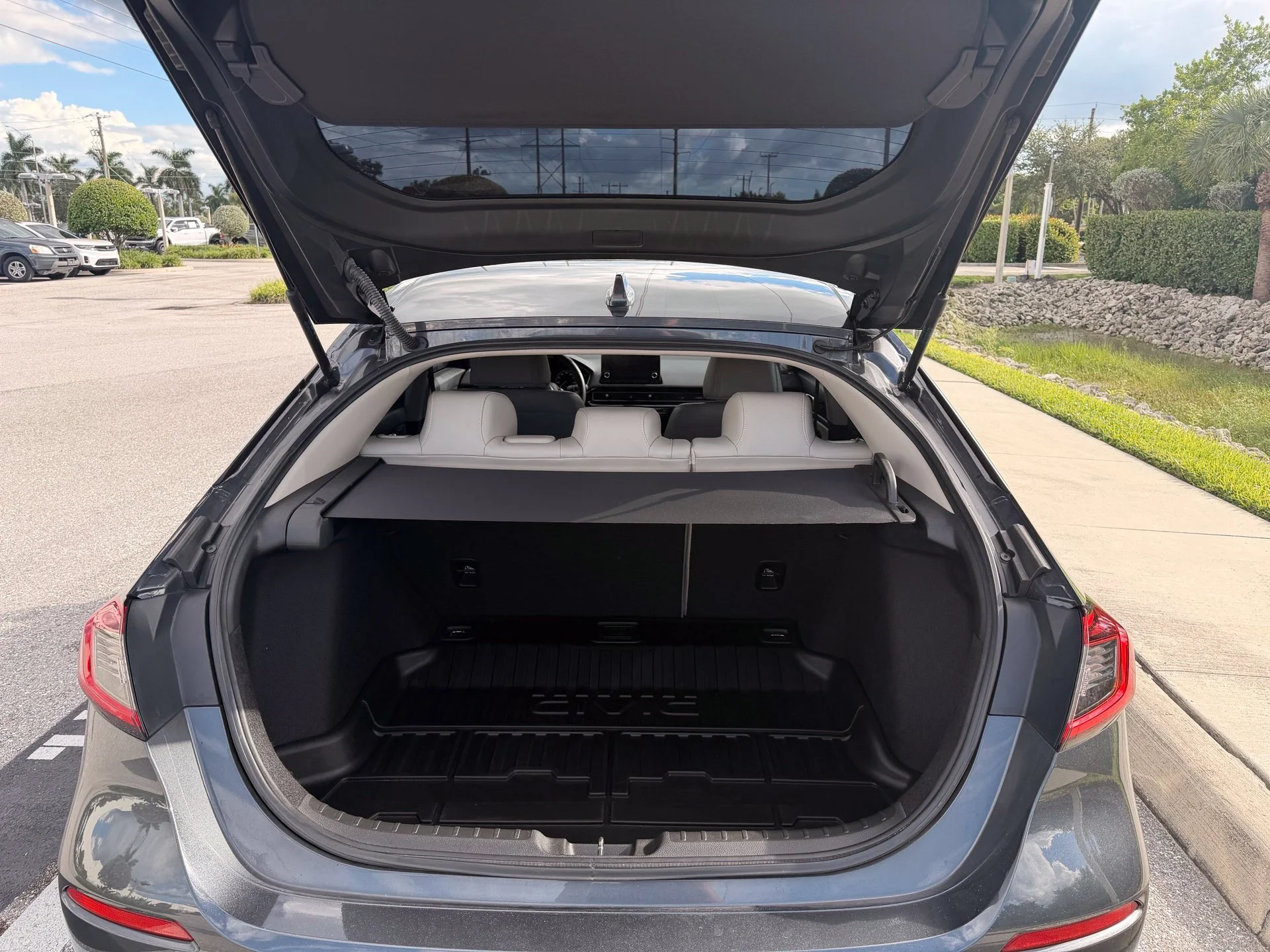 2024 Honda Civic Hatchback EX-L - Photo 17