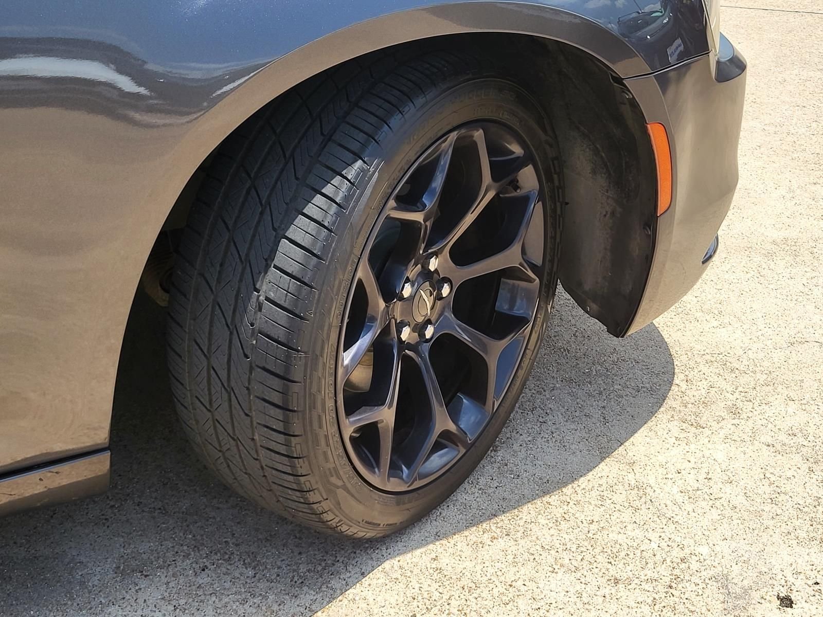 Used 2019 Granite Crystal Metallic Clearcoat Chrysler Touring image 5