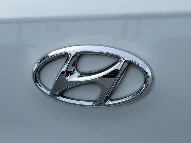 Used 2020 White Hyundai Value image 6