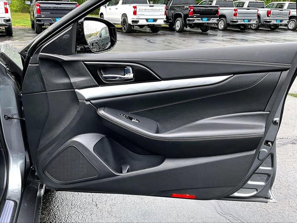 Used 2019 Gray Nissan 3.5 SV image 12