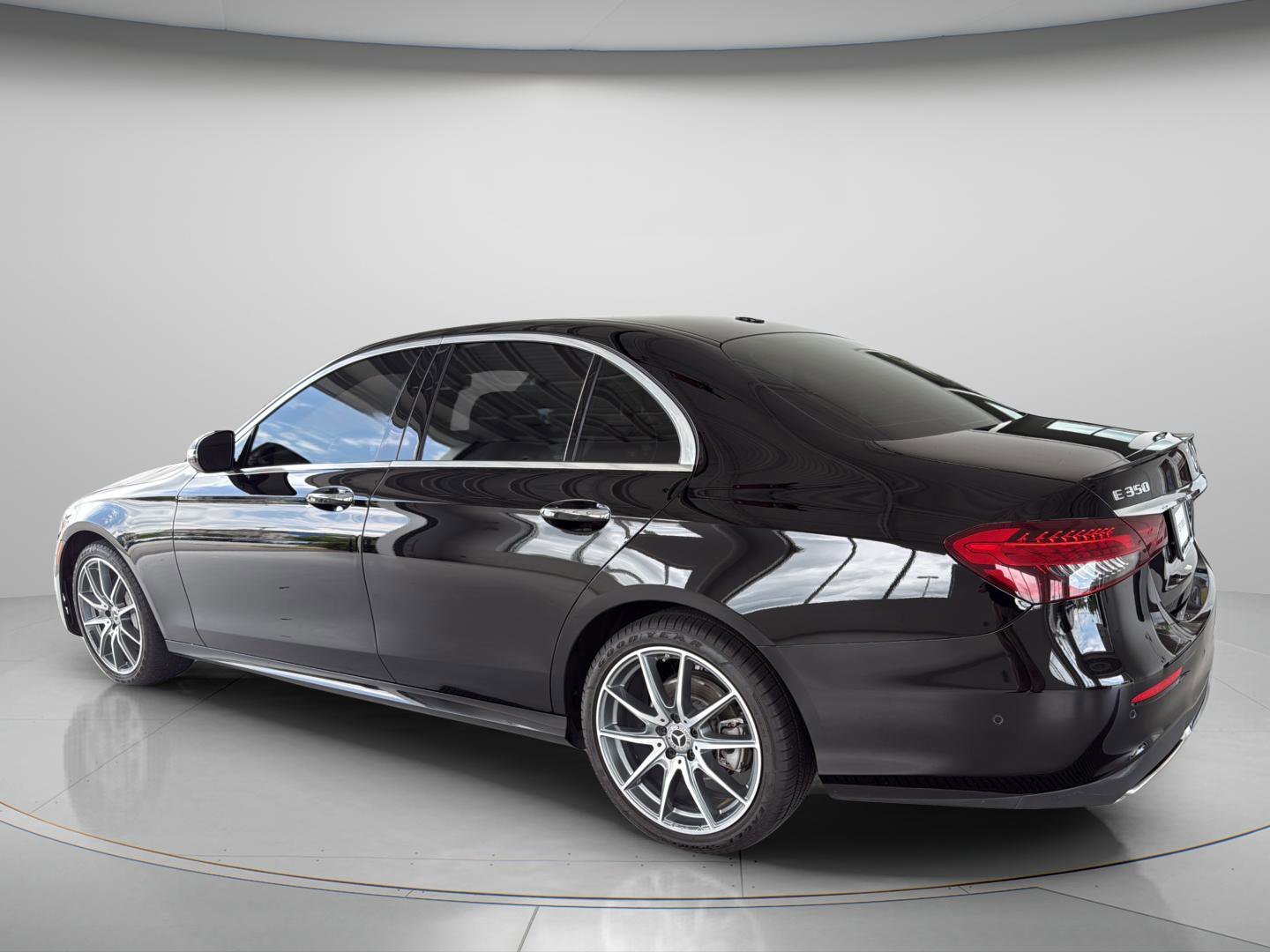 Used 2021 Black Mercedes-Benz E 350 image 3