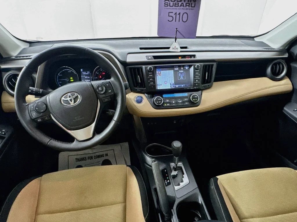 Used 2018 White Toyota XLE image 26