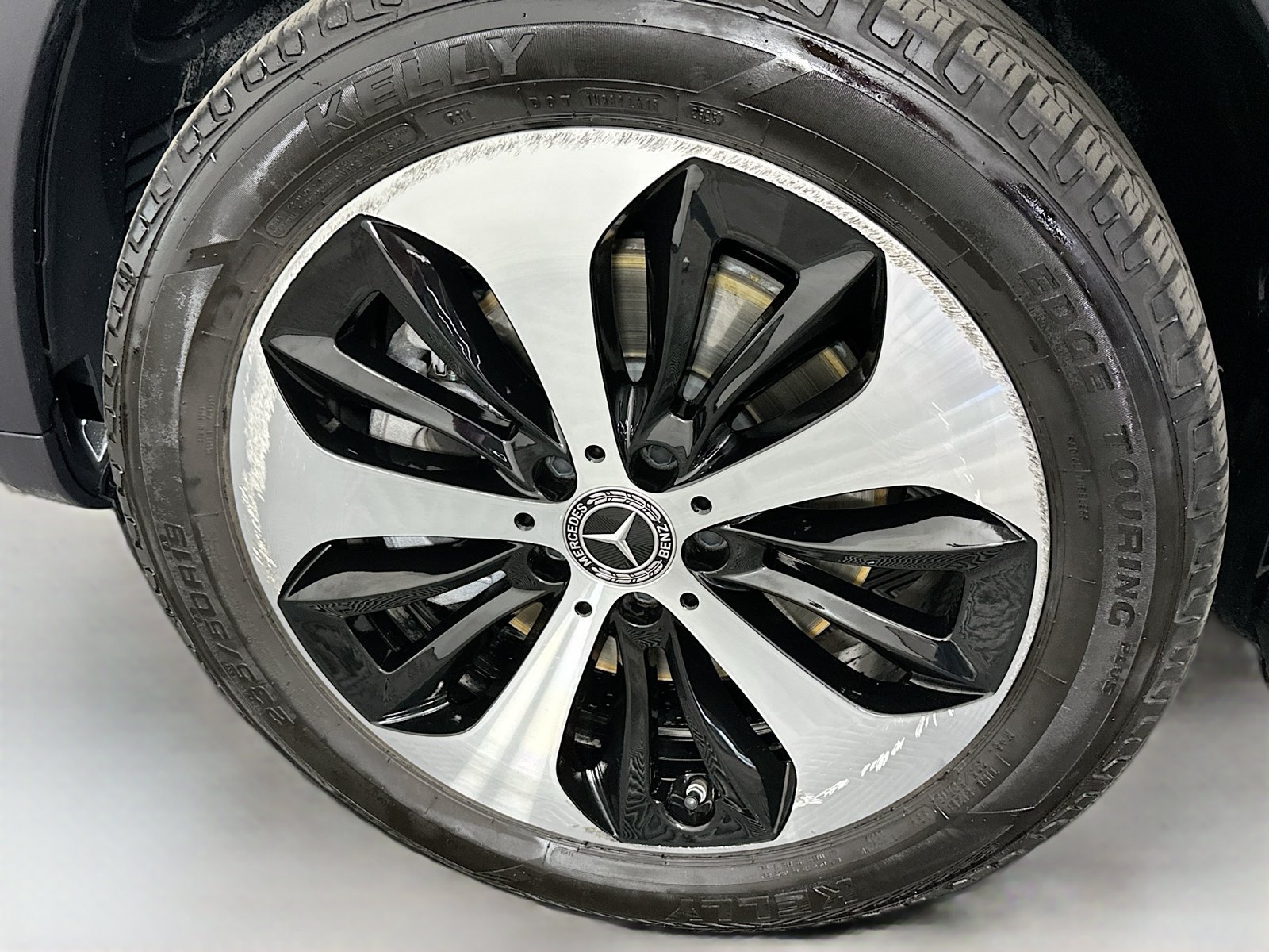 Used 2025 Black Mercedes-Benz GLB 250 image 29
