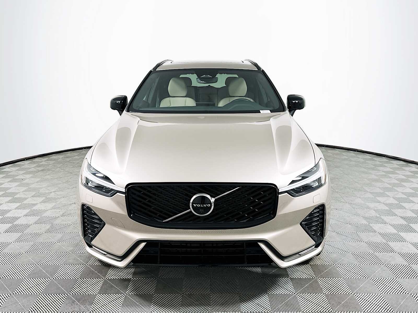 2026 Volvo XC60 Plus