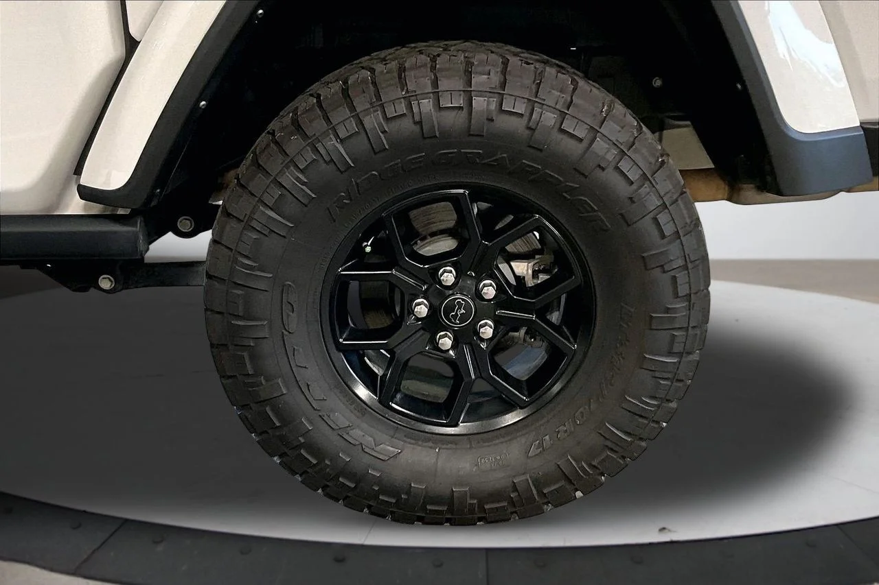 Used 2024 White Jeep Willys image 33