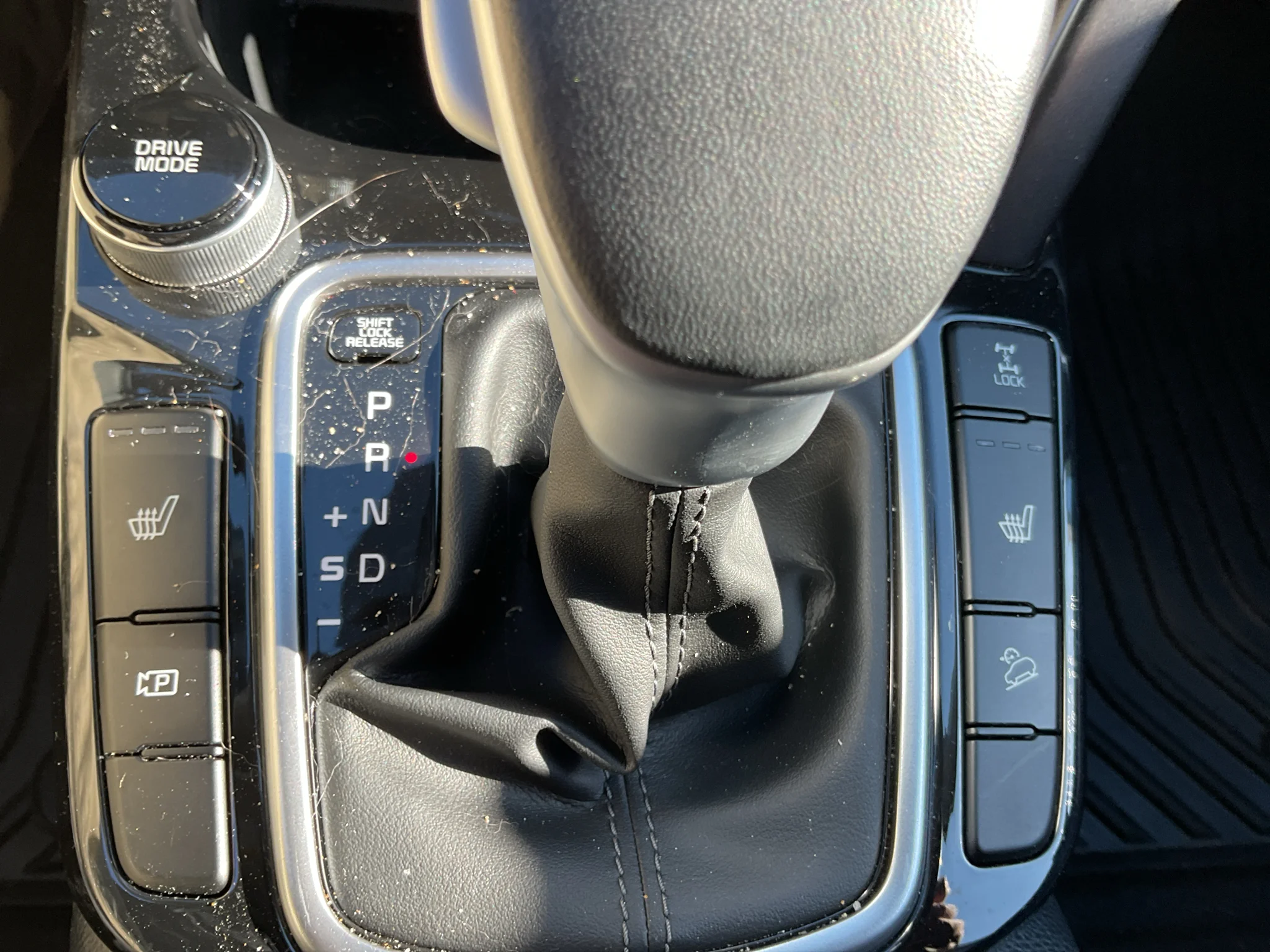 Certified Used 2025 Clear White/Black Roof Kia S image 25